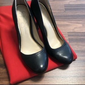 Jessica Simpson Leather Pumps Round Toe Size 7.5